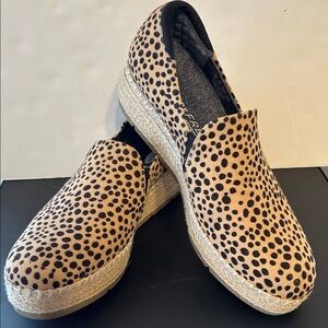 Dr Scholl Animal print slip on sneakers fabric leopard upper Elastic inset EUC